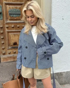 AlmaIC Trenchcoat