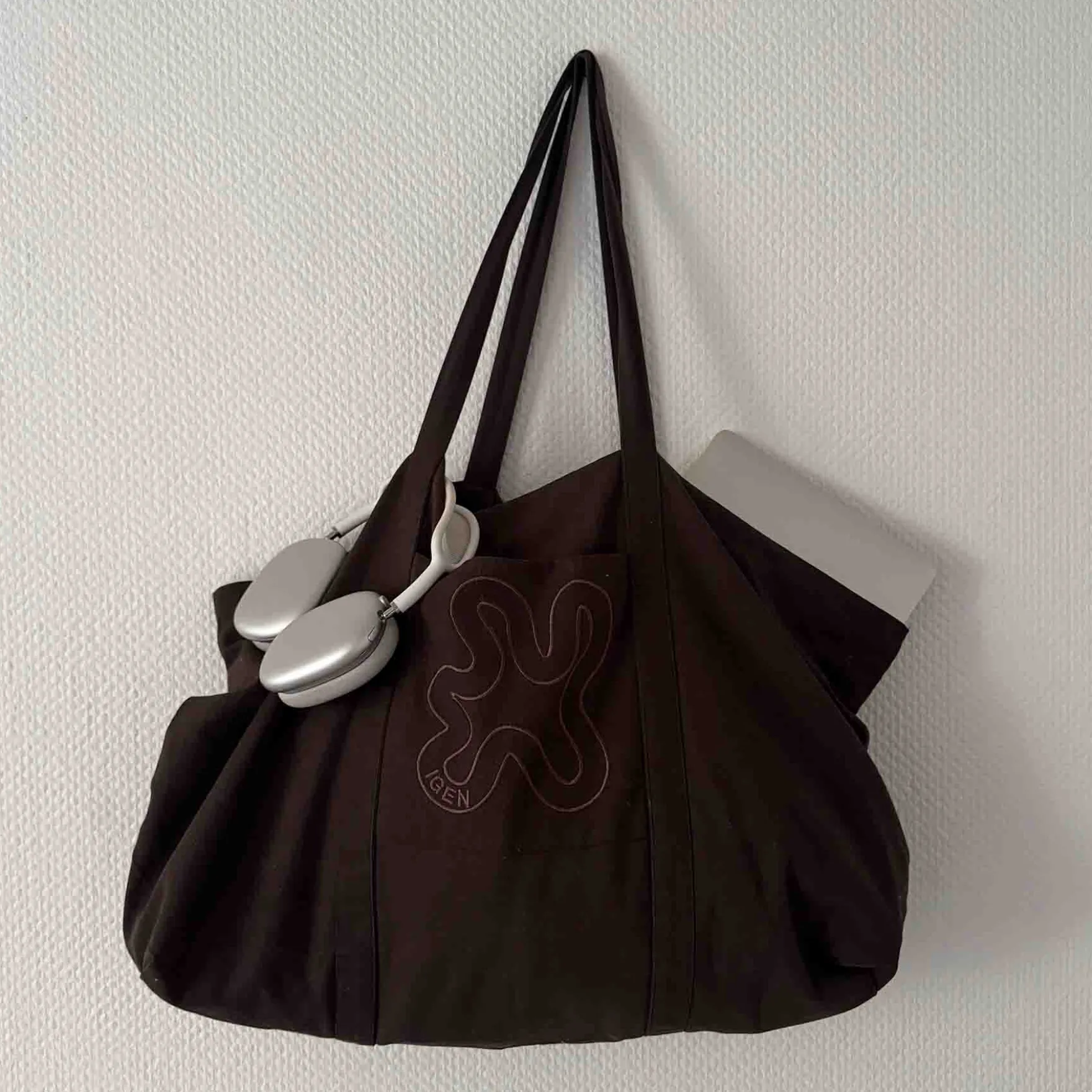 Brown shopper