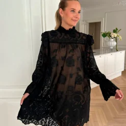 Ellinoric lace dress