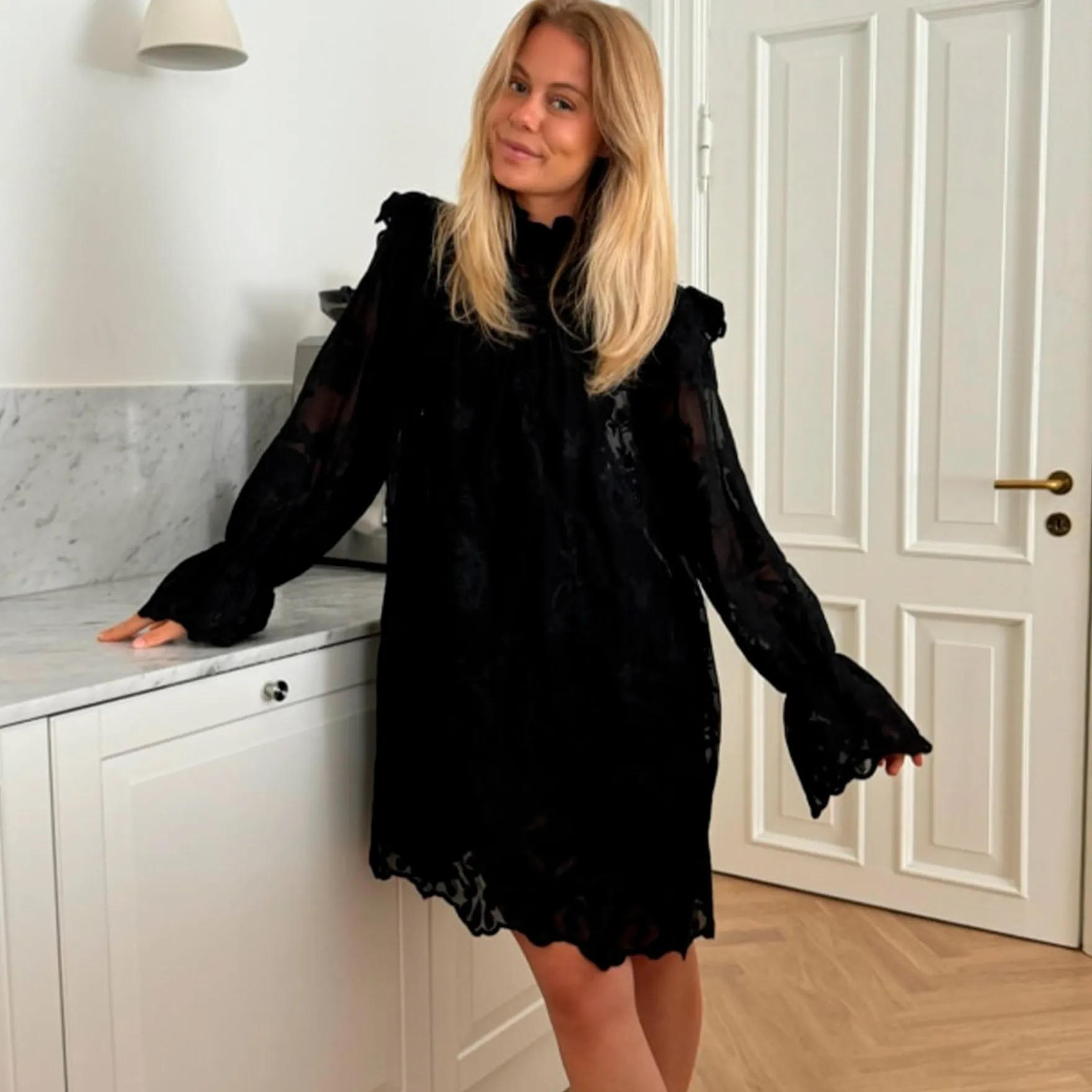 Ellinoric lace dress