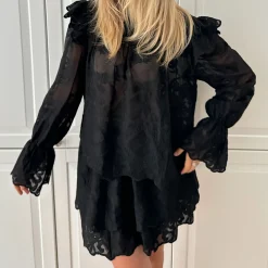 Ellinoric lace mini skirt