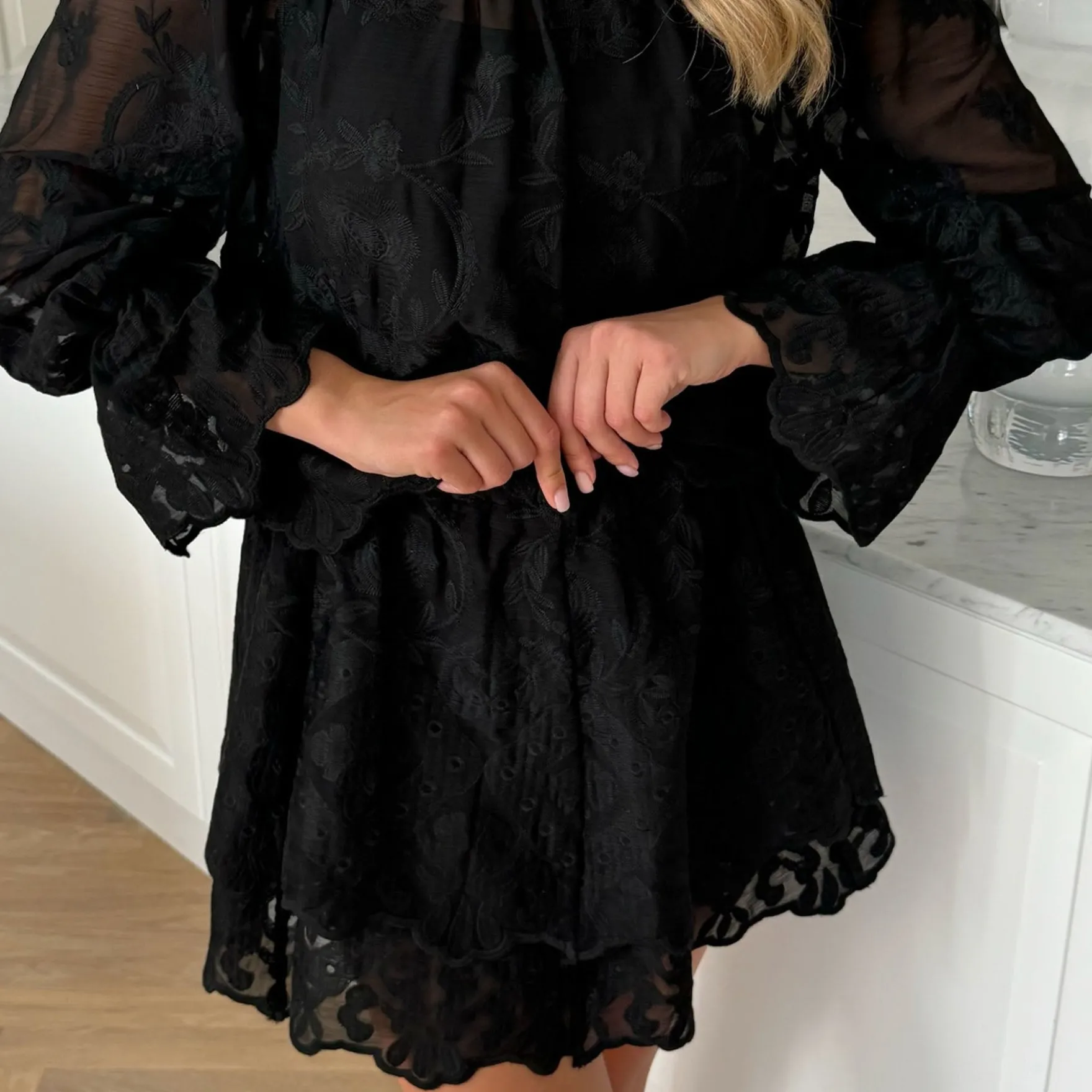 Ellinoric lace mini skirt