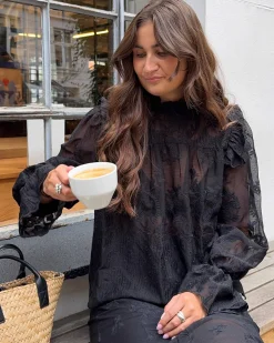 Ellinoric lace shirt