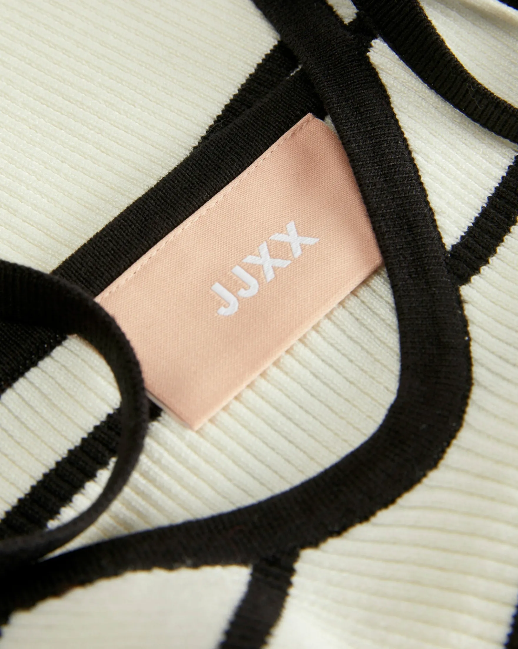 JXESTHER TIGHT SHORT TOP