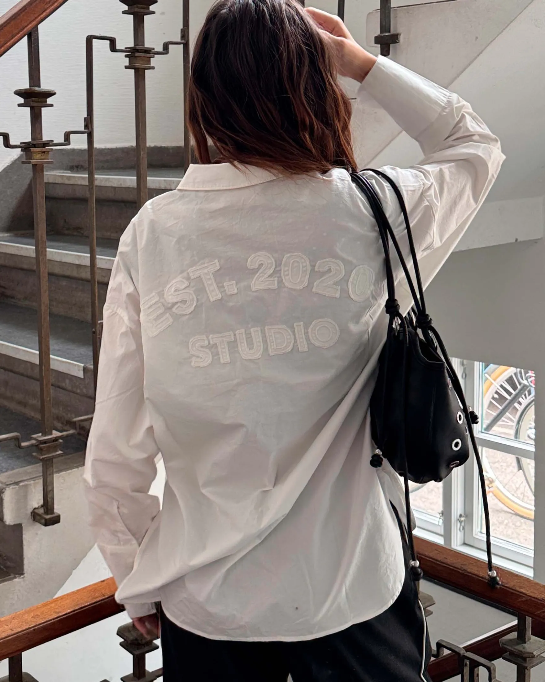 JXHENNA LS POPLIN PATCH SHIRT