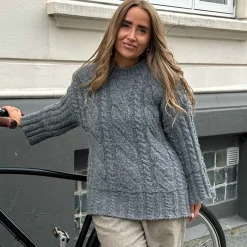 Kikiic sweater