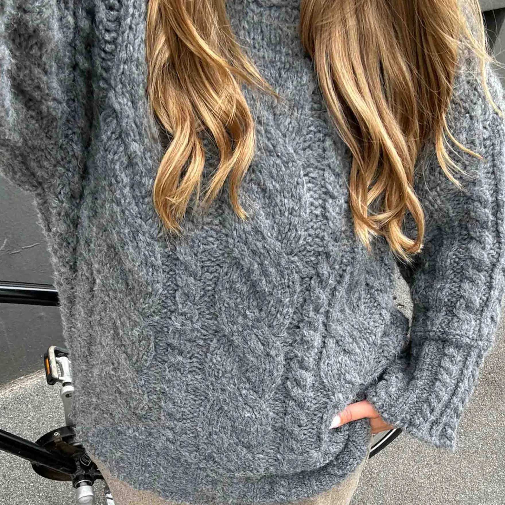 Kikiic sweater