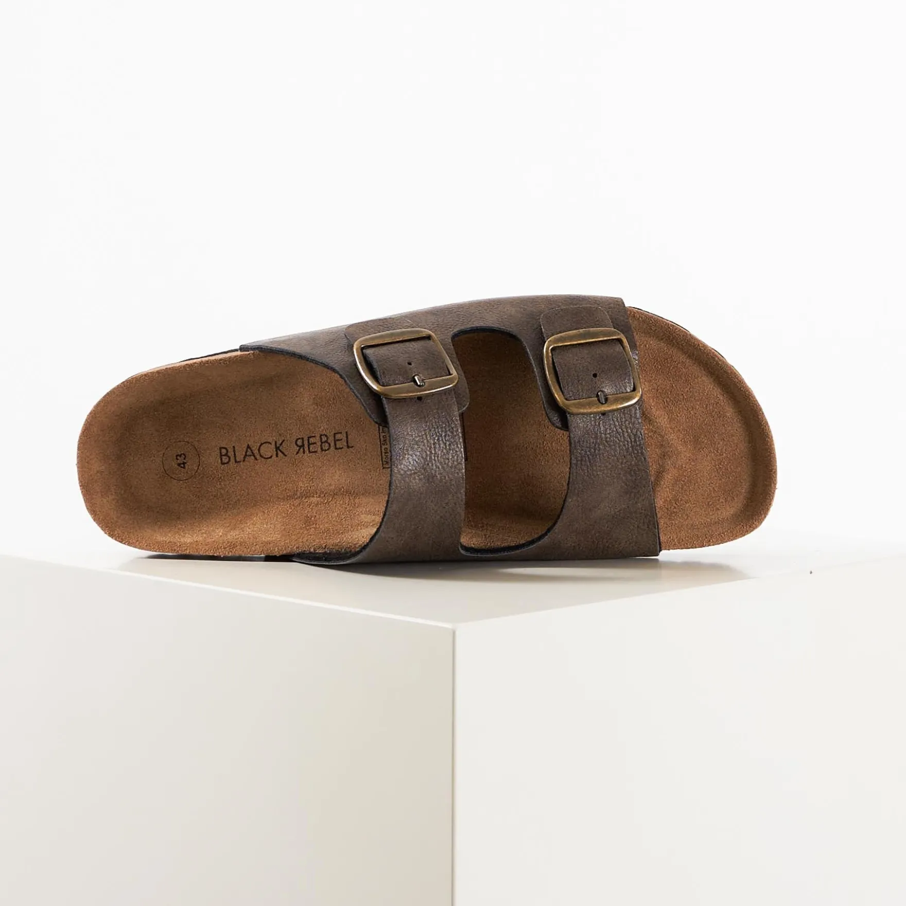 Lakers sandal