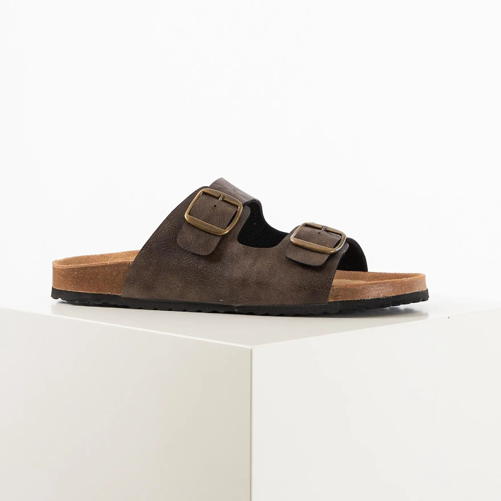 Lakers sandal