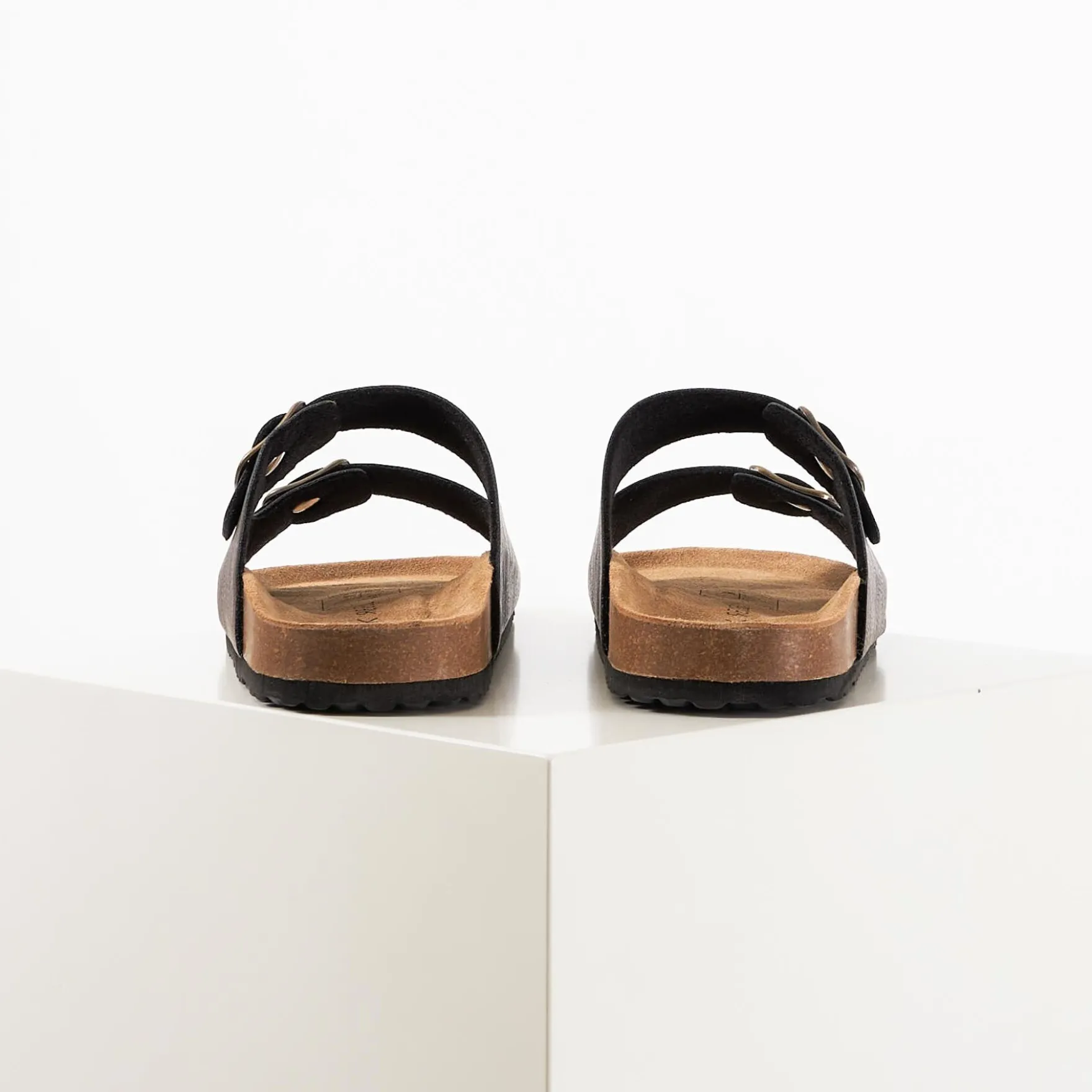 Lakers sandal