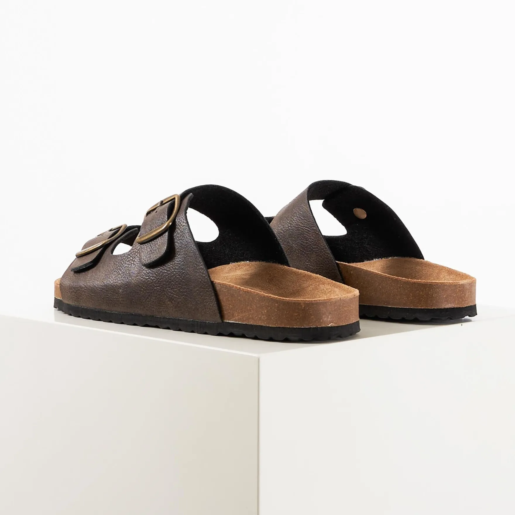 Lakers sandal