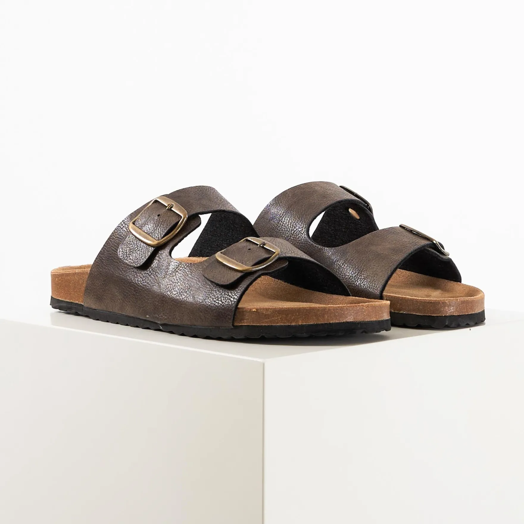 Lakers sandal