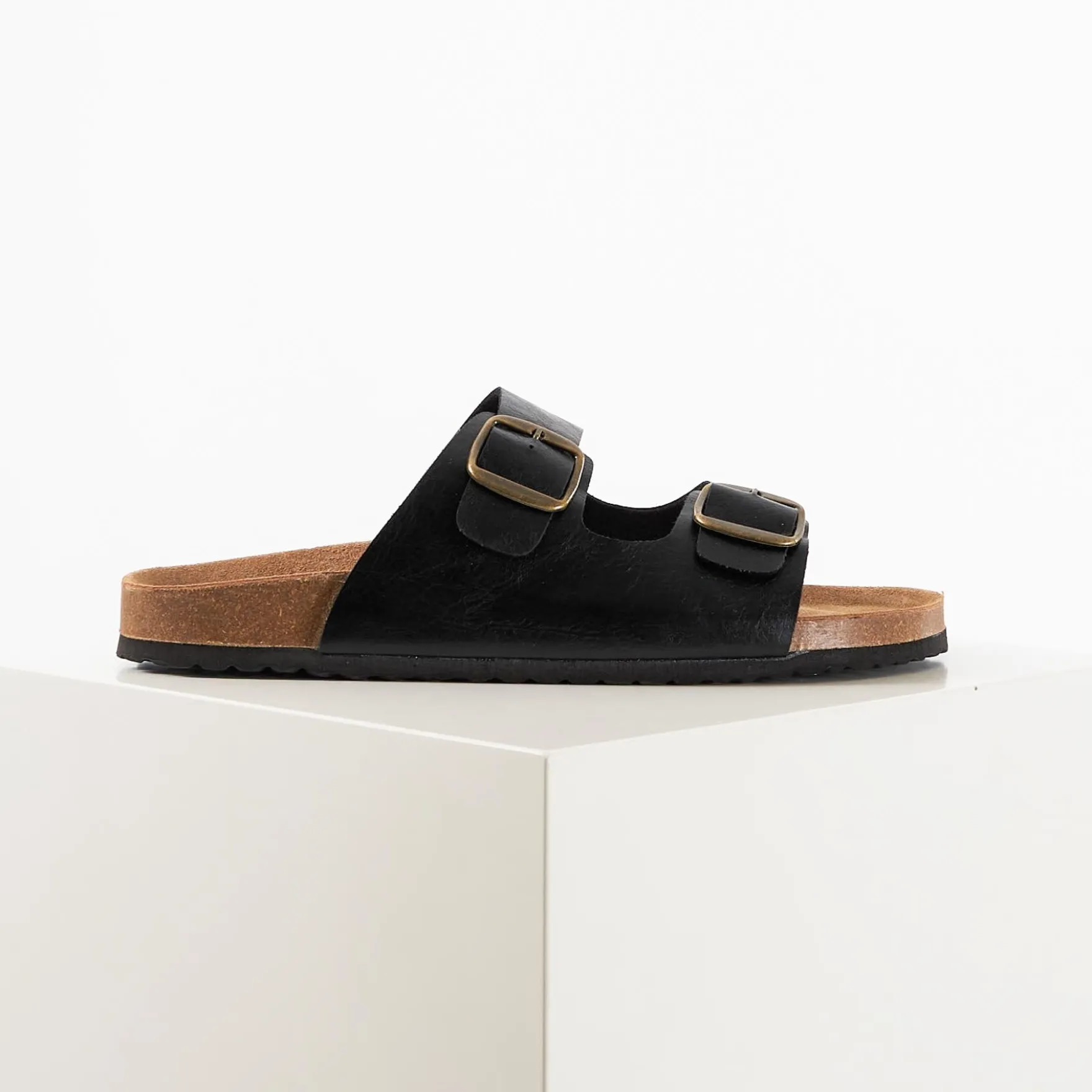 Lakers sandal