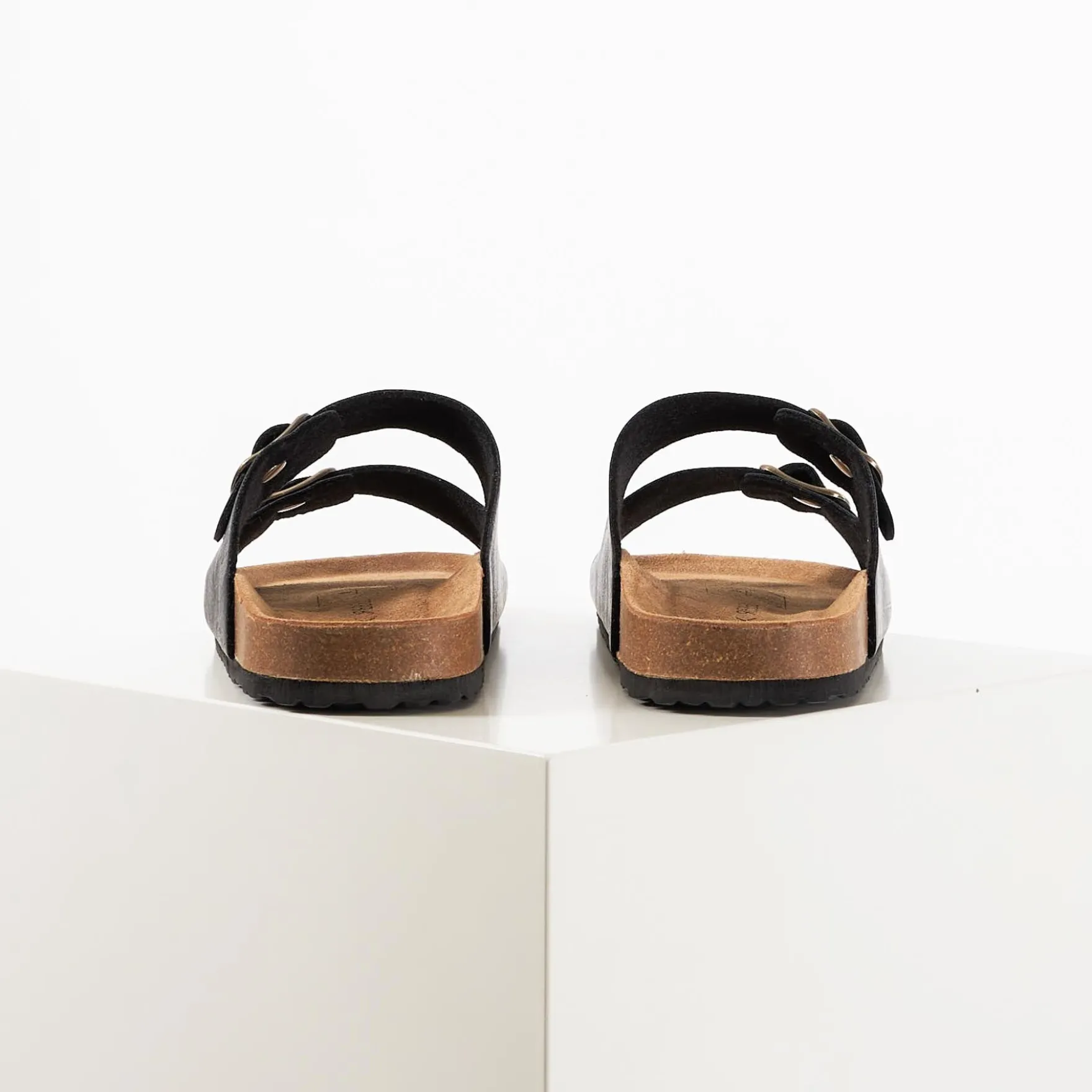 Lakers sandal
