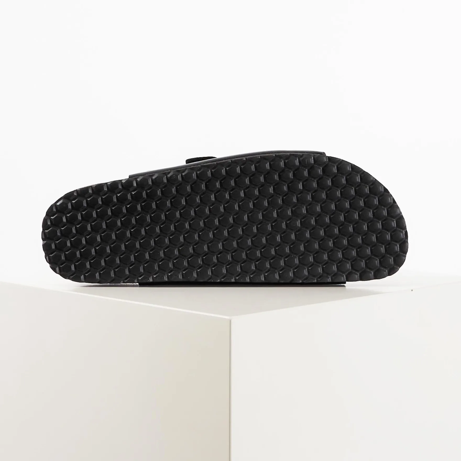 Lakers sandal