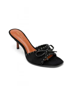 Liva details heel