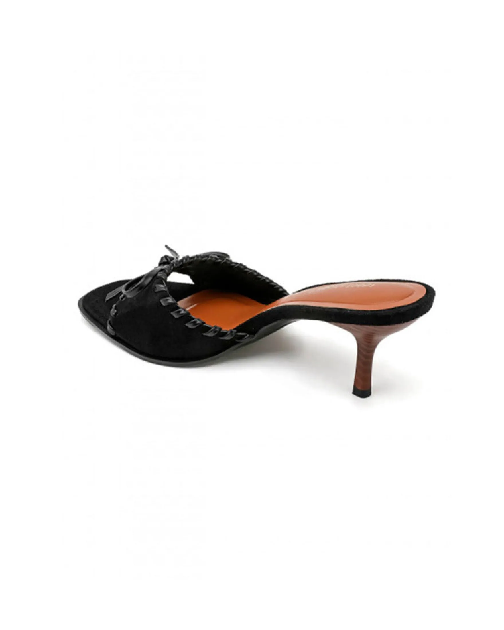 Liva details heel