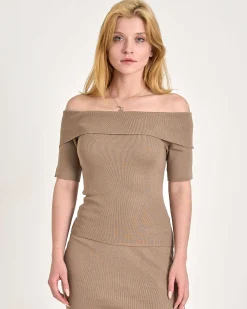 Melanie offshoulder