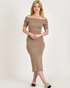 Melanie offshoulder