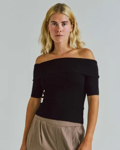 Melanie offshoulder