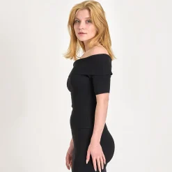 Melanie offshoulder