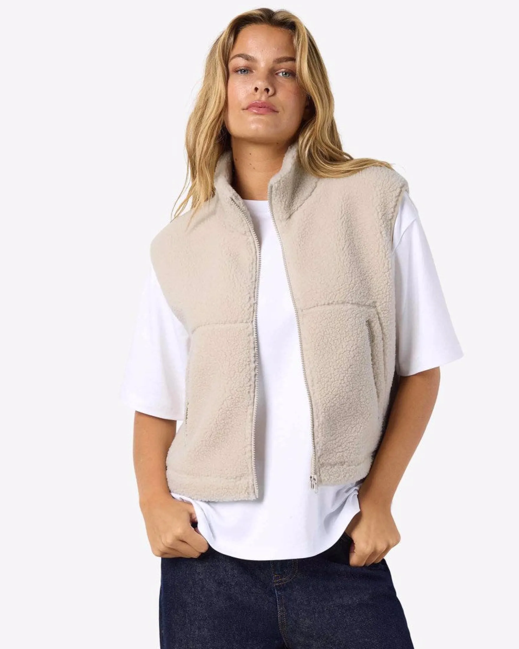 NMMASEY SHORT TEDDY VEST