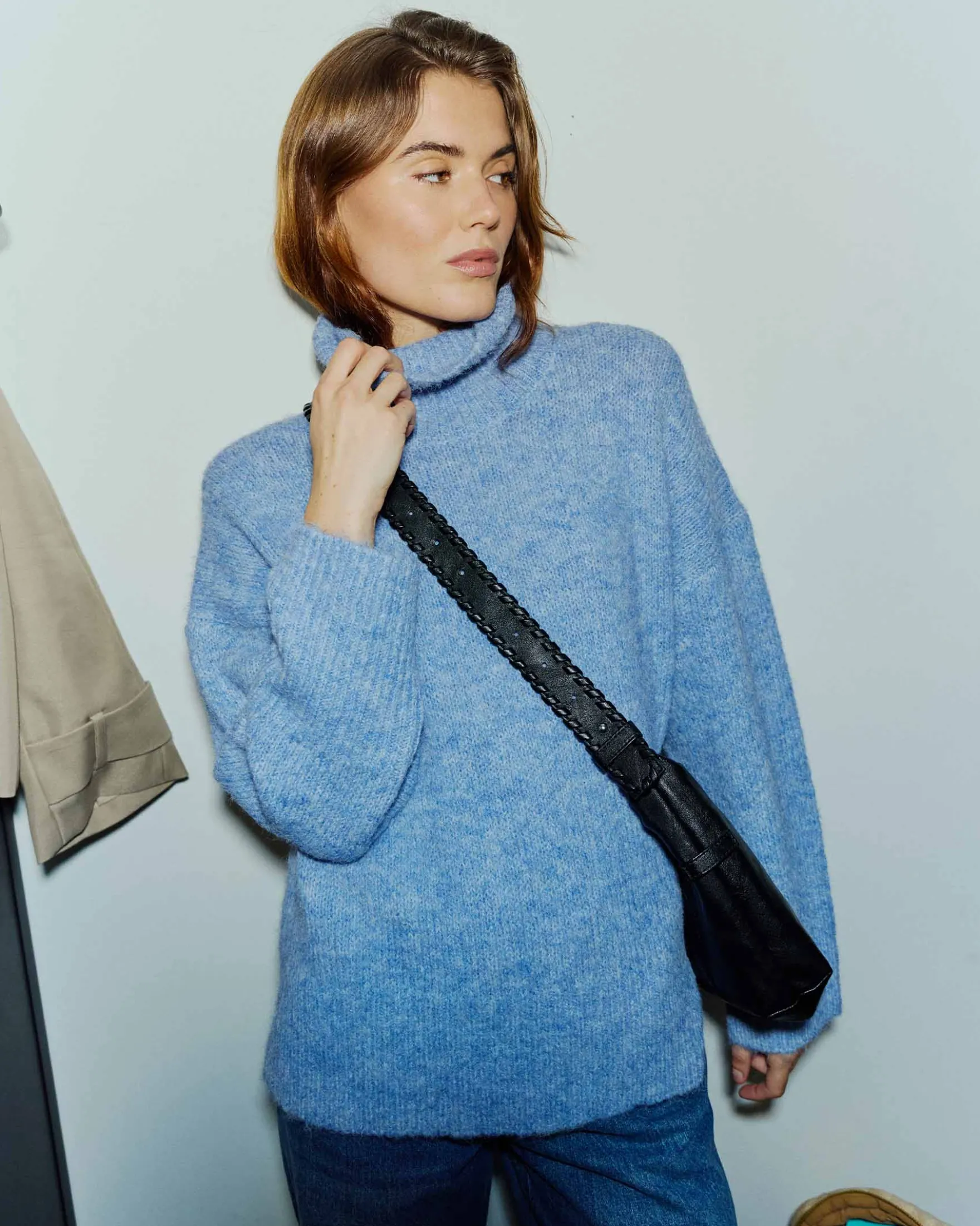 Nona fluffy highneck knit