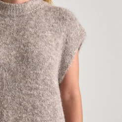 Patrisia knit vest
