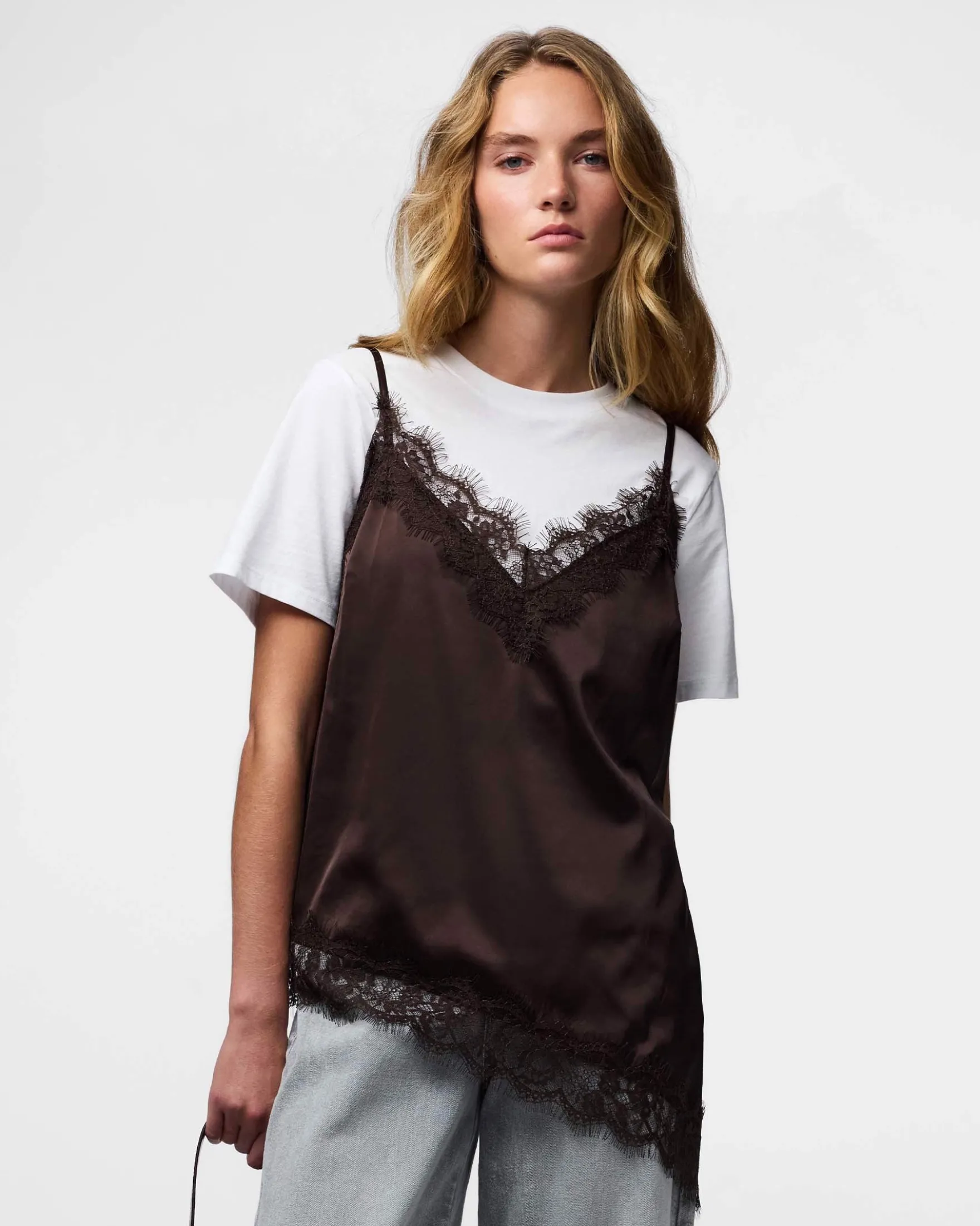 PCNOMI STRAP SATIN LACE TOP
