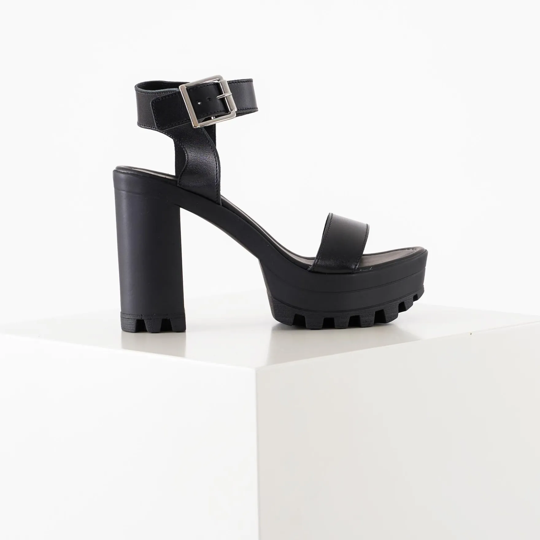Psede leather sandal