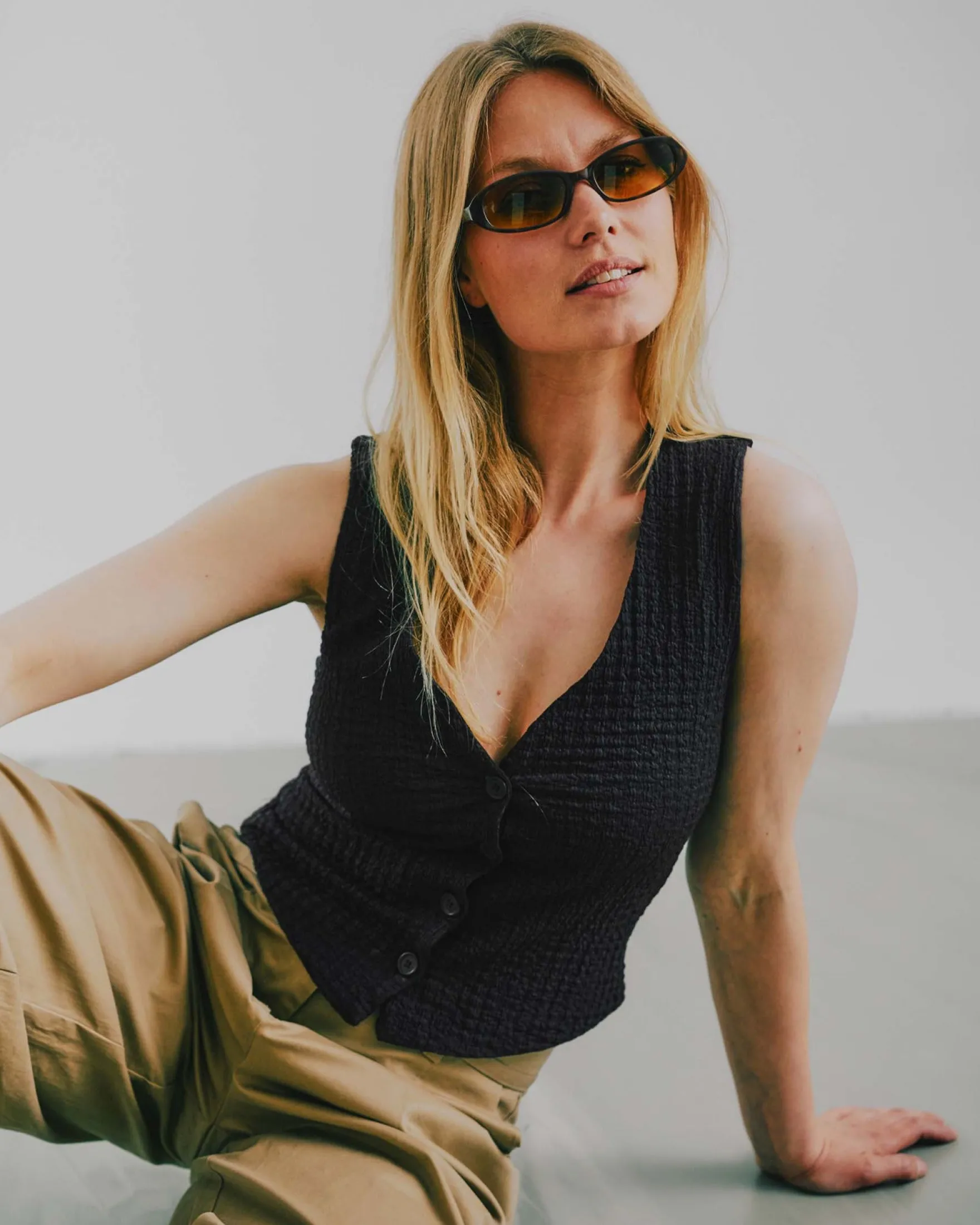 Sara crepe vest