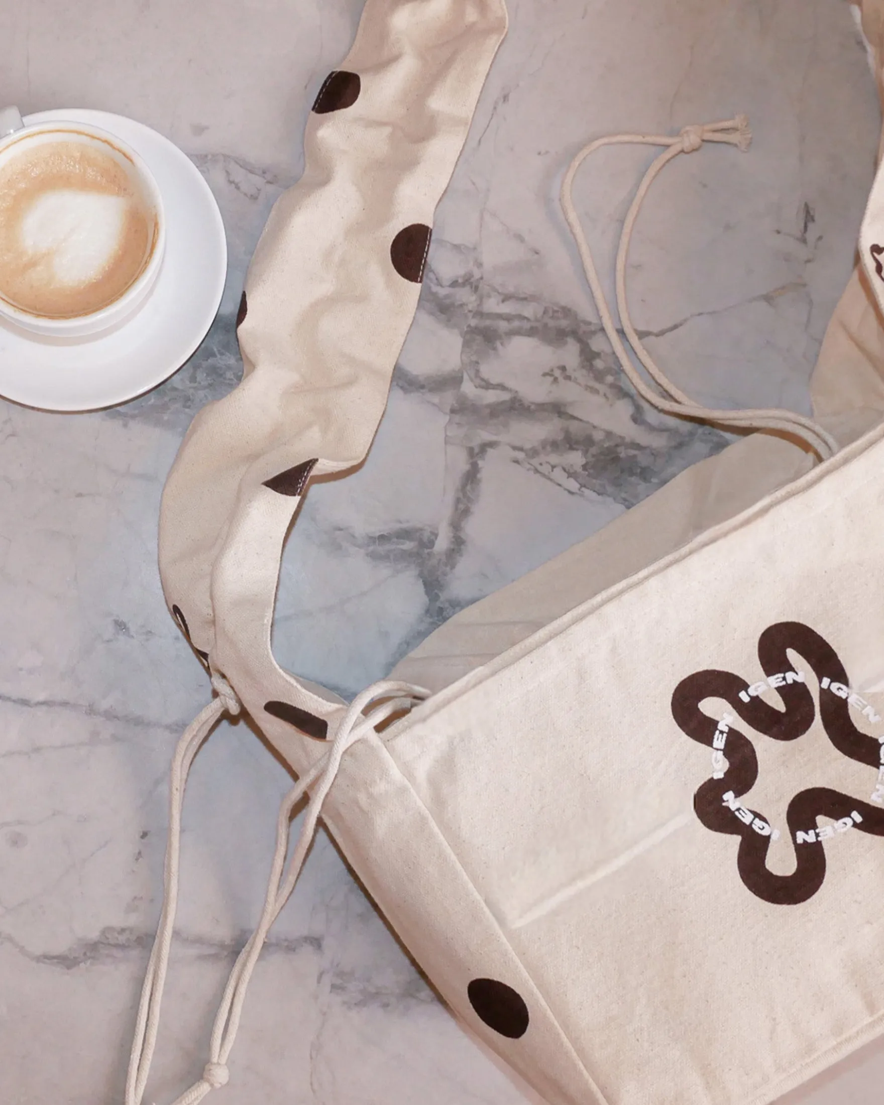 Shopper ruffle brown dots