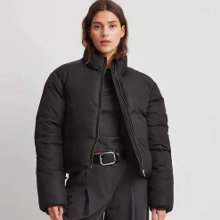 Short padded jacket