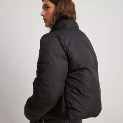 Short padded jacket