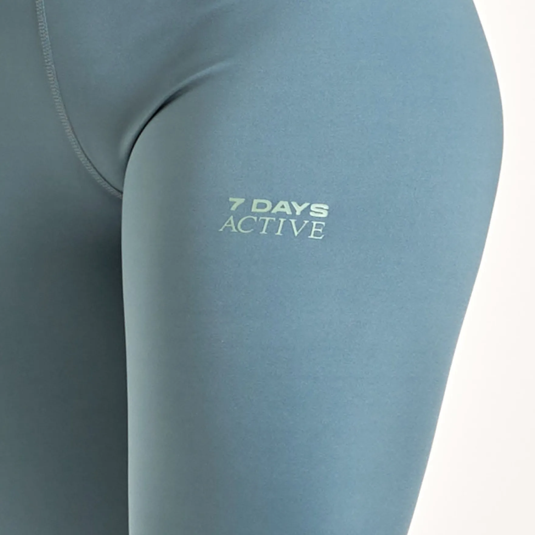 Signature tights