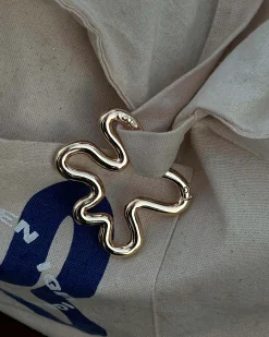 Swirl hook