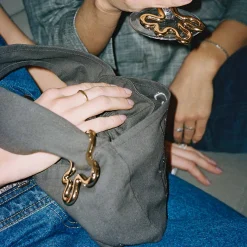Swirl hook