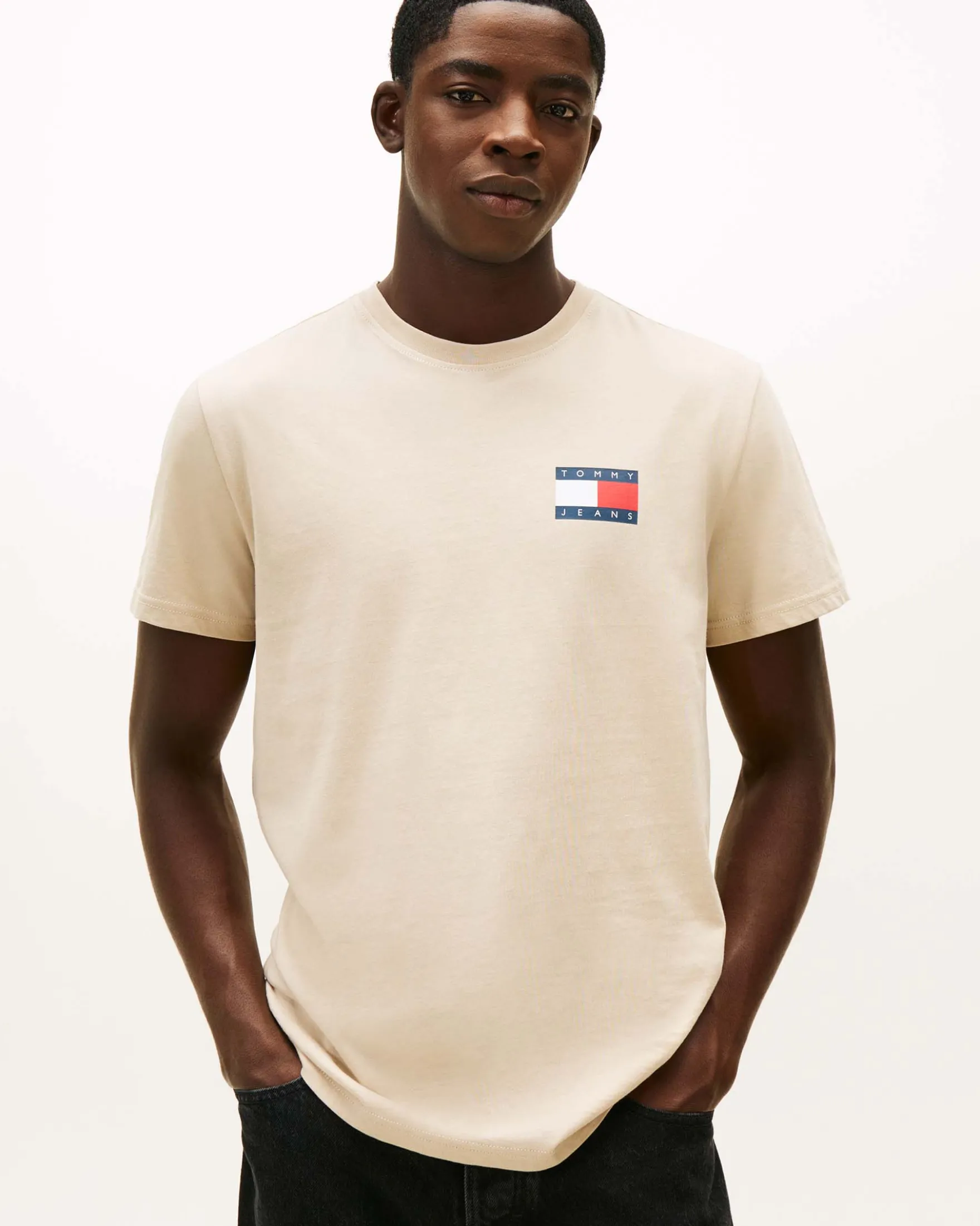 TJM ESSENTIAL FLAG TEE