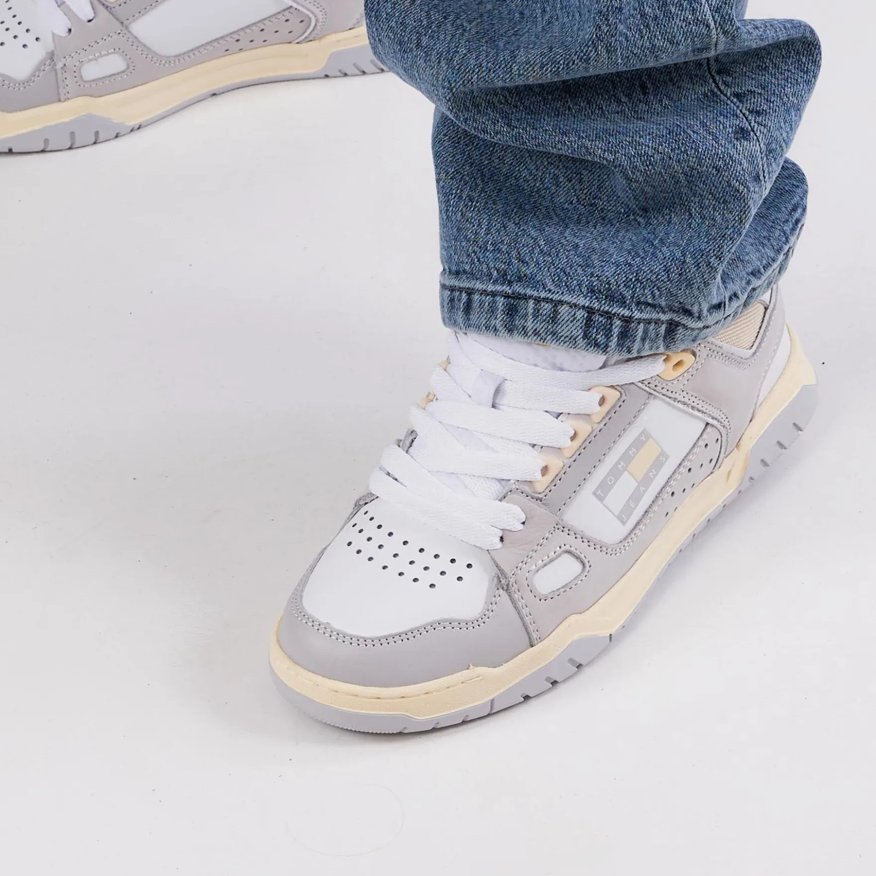 Tommy wmn skate low