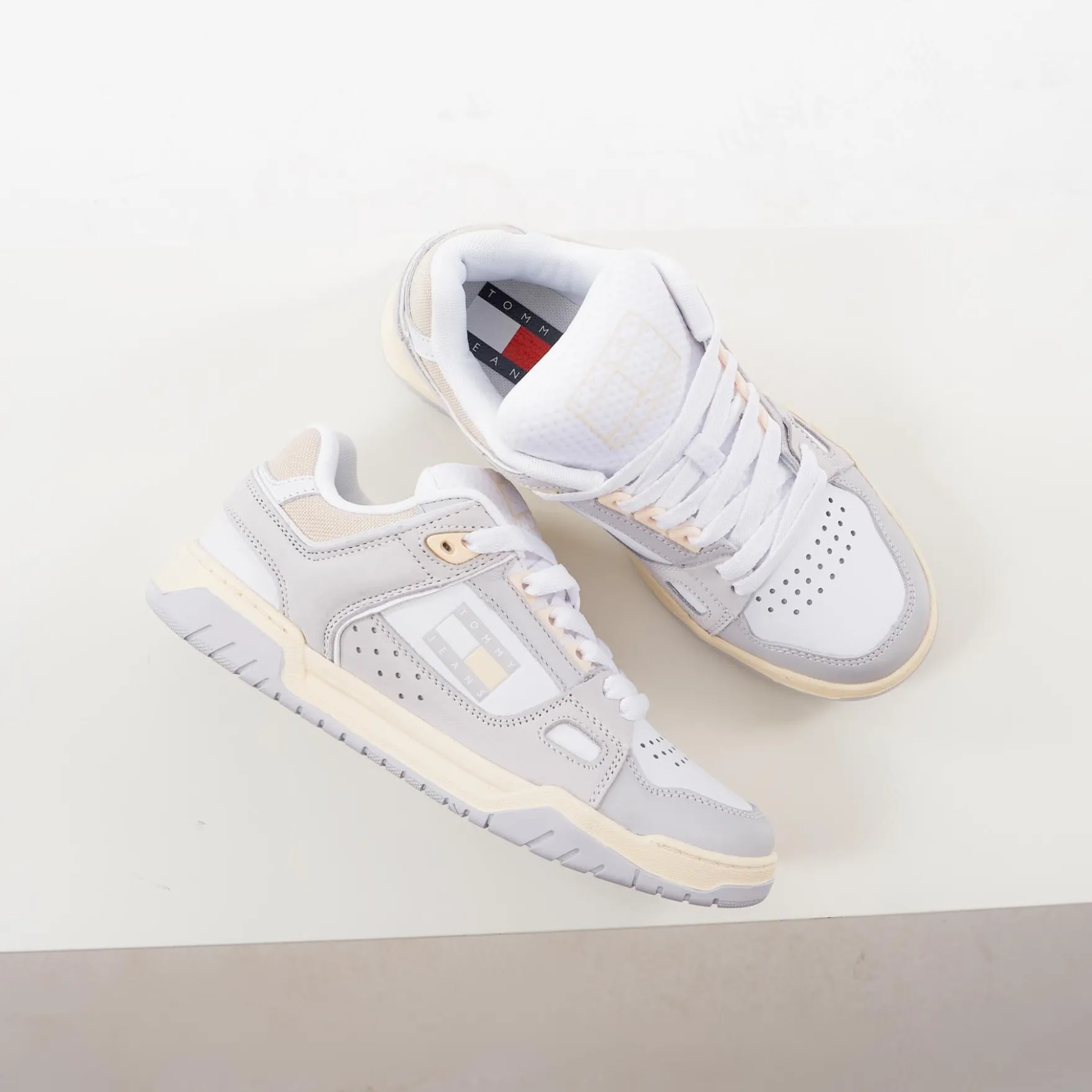 Tommy wmn skate low