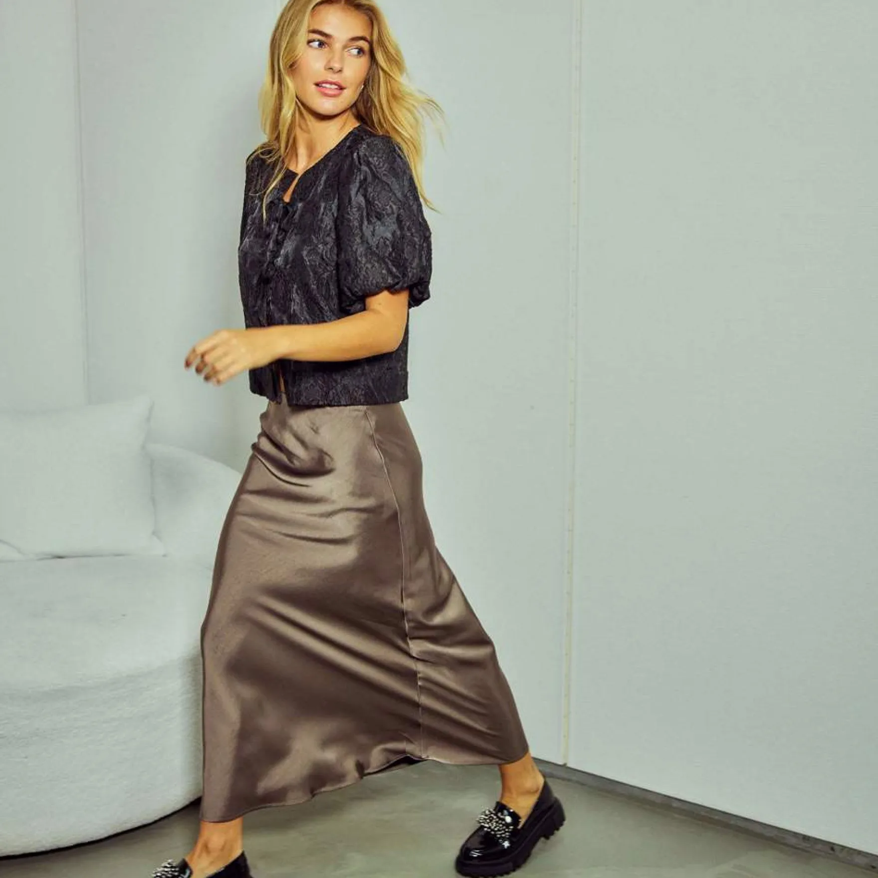 Valery satin skirt