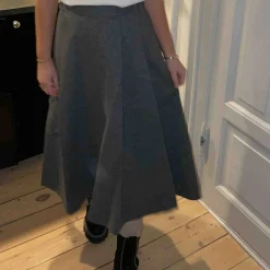 Viabina hw pleated midi skirt