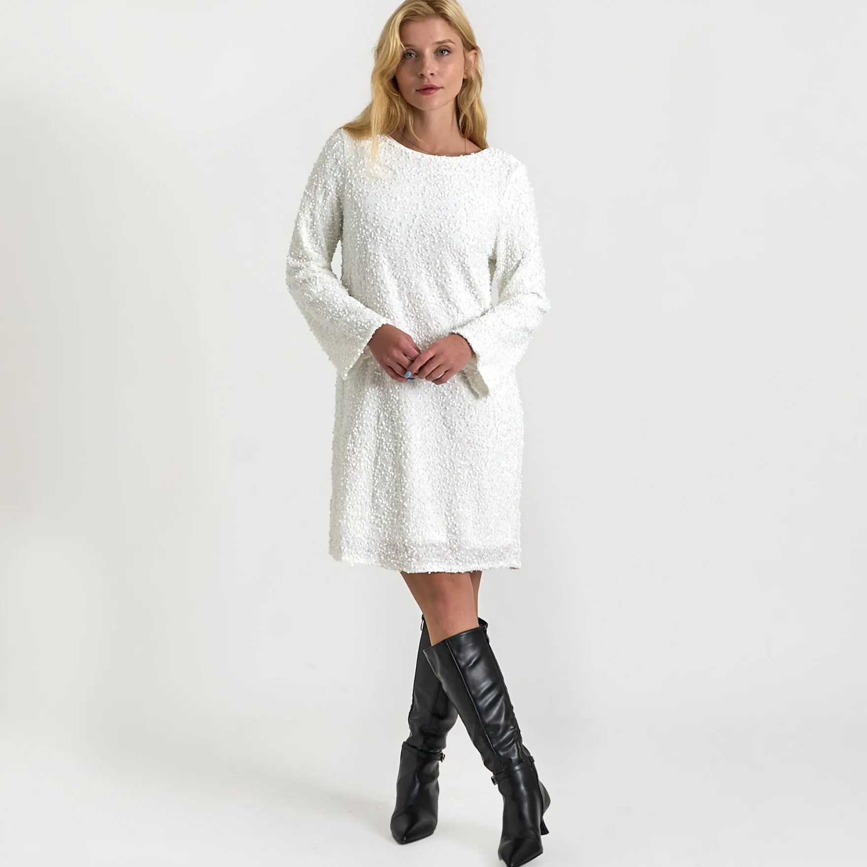 Viaria o-neck open back dress