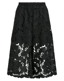 VIHYLDE HW LACE BERMUDA SHORTS
